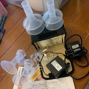 Madela PISA Pumping set - (under 15 hours of use!)